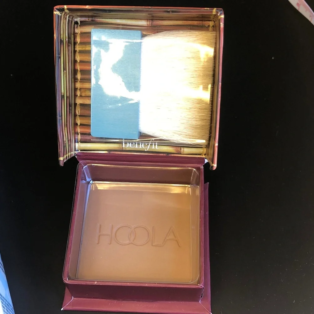 Benefit Hoola Bronzer and POREfessional Lite Primer Duo